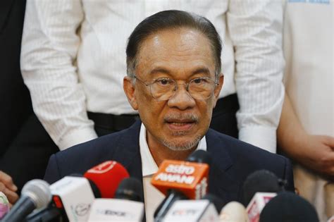 Mahathir had promised anwar he would succeed him as prime minister when the fierce rivals partnered in an unlikely alliance that won power. Former ruling coalition tabs Anwar Ibrahim as next ...