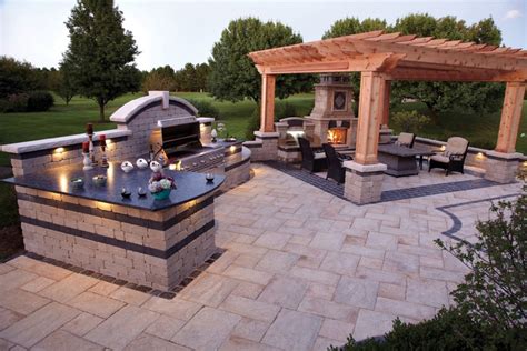 These fire pit ideas create the ideal gathering spot in any backyard, whether you want to just click and buy or diy. Outdoor Living | Benson Stone Co. | Rockford, IL