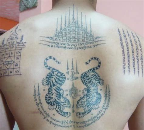 Magic found its way into thai buddhism. buddhist monk tattoos - Google Search | Jovens tatuados ...