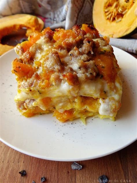 Per la preparazione delle lasagne zucca salsiccia e porcini, non vi occorrerà tantissimo tempo, infatti la preparazione risulta facile e veloce (se avete comprato se preferite, schiacciate i cubetti di zucca con una forchetta. LASAGNE CON ZUCCA E SALSICCIA - I Sapori di Casa | Ricette ...