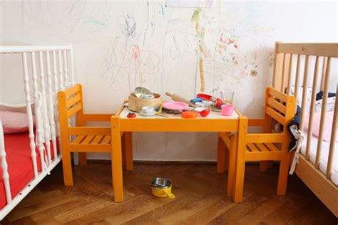 The toddler bed crib are fitted with relaxing and protective features to promote sound sleep and safety. Super Easy DIY Conversion: From Crib to Toddler Bed | Diy ...