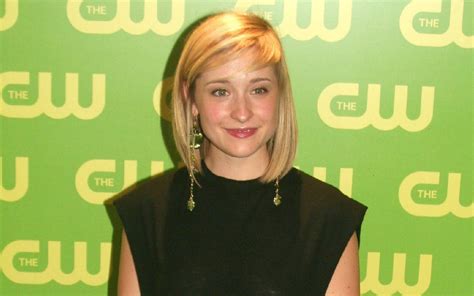 Actress Allison Mack Starts Three Year Prison Sentence Early In Nxivm Scandal Entertainment