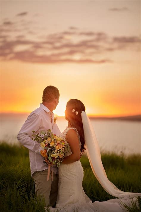 Photo of the Day | Sunset wedding photos, Sunset wedding, Wedding