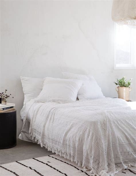 21 Minimalist Bedroom Ideas That Still Feel Plenty Cozy Luxe Bedroom