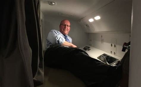 Menceritakan kisah cinta diam diam antara istri boss dan bawahan suaminya. Dreamliner jet's secret bedrooms where aircraft crew sleep above passengers' heads