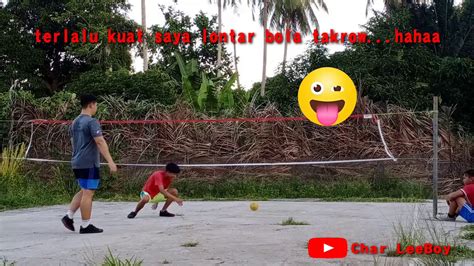 Pemain sepak takraw terjadi pada ankle (27%) dengan jenis cedera sprain. Sepak takraw (training) budak budak belajar gulung - YouTube