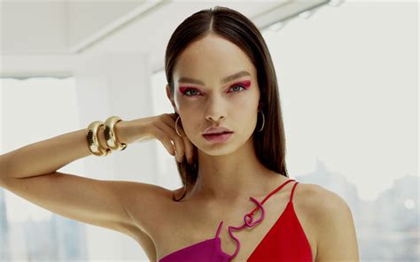 Download Wallpapers Luma Grothe Brazilian Top Model Portrait Face Make Up Red Dress For