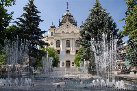 Situado en europa central, limita al norte con polonia, al este con ucrania, al sur con hungría. Experiencia en Košice, Eslovaquia por Terezia ...