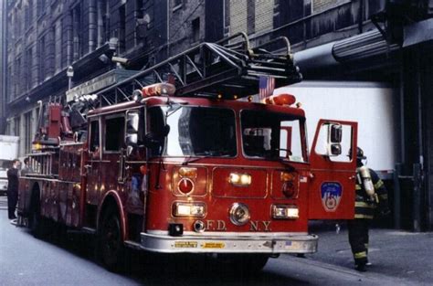 Fire Engines Photos Fdny Ladder 24 Seagrave Manhattan