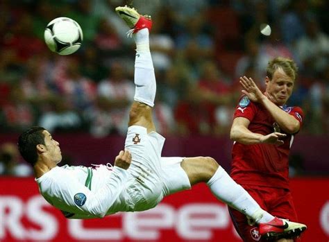 Find the perfect ronaldo bicycle kick stock photos and editorial news pictures from getty images. 723x533px Bicycle Kick Ronaldo Wallpapers - WallpaperSafari
