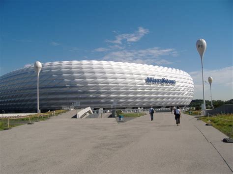 Hemmaplan för bayern münchen, ett av världens mest välkända lag, känns som en given em arena. Allianz Arena (München) - 2021 Alles wat u moet weten ...