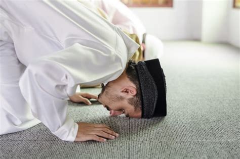 Berikut ini adalah bacaan doa setelah shalat tarawih atau doa kamilin beserta latin dan terjemahannya itulah tadi penjelasan mengenai; Bacaan Doa Setelah Sholat Fardhu dari Buku Terbitan ...