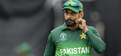 Pakistani Cricketer Mohammad Hafeez House Robbed In Lahore