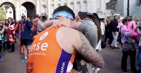 London Marathon Runner Proposes To Girlfriend After Crossing Finishing