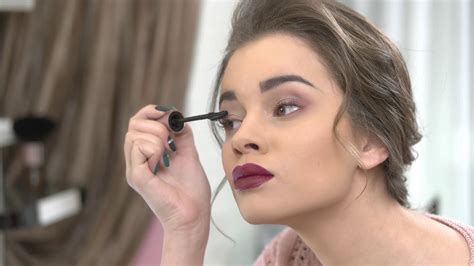 young-woman-using-eyelash-brush-caucasian-female-applying-makeup-easy