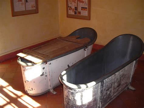 Admirez le tableau la chambre de van gogh a arles, qui a été peint en 1889 par l'artiste peintre vincent van gogh. La chambre de Van Gogh à Saint-Paul de Mausole