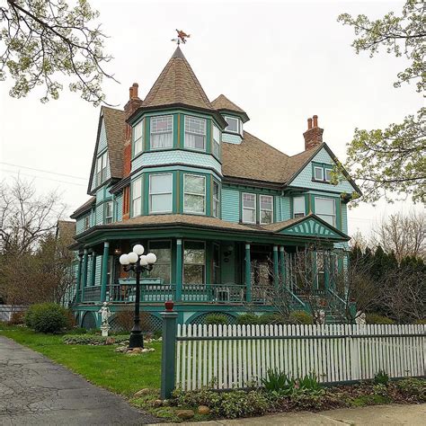 Mil On Instagram “many Great Old Homes In This Small Town 💚 Circa 1887