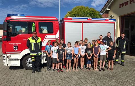 Pondorfer Grundschüler besuchen Feuerwehr