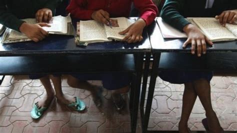 ভারতের কলকাতায় চকোলেটের লোভ দেখিয়ে স্কুলে এক ছাত্রীর উপর যৌন নির্যাতন দুজন শিক্ষক গ্রেফতার