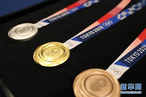 Jun 22, 2021 · 距离2020年东京奥运会开幕还有一个月时间，让我们一起传扬奥运选手的力量、韧性和决心，为全世界人民带来希望、团结和鼓励。 尤塞恩·博尔特、大阪直美、托尼·霍克尤斯拉·马尔蒂尼、尼雅·休斯顿、安德列·德格拉塞等众多运动员出镜。 2020年东京奥运会奖牌亮相 _深圳新闻网