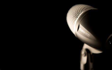 2560×1440 Black Shure Studio Microphone