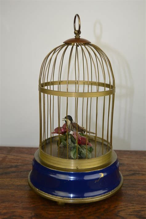 La cage est rouillée et cirée. Bird Cage with Singing Bird Automaton, Europe, Mid-20th ...