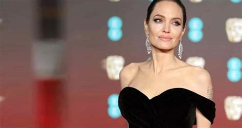 Angelina Jolie Bradi Protesto Etmek Için Soyundum Deyip çıplak Poz Verdi Haberler