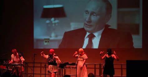 Lanzan Las Pussy Riot Vídeo Musical Contra Guerra De Ucrania