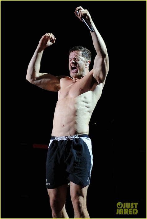 Dan Reynolds Shows Off Eight Pack While Going Shirtless During Imagine