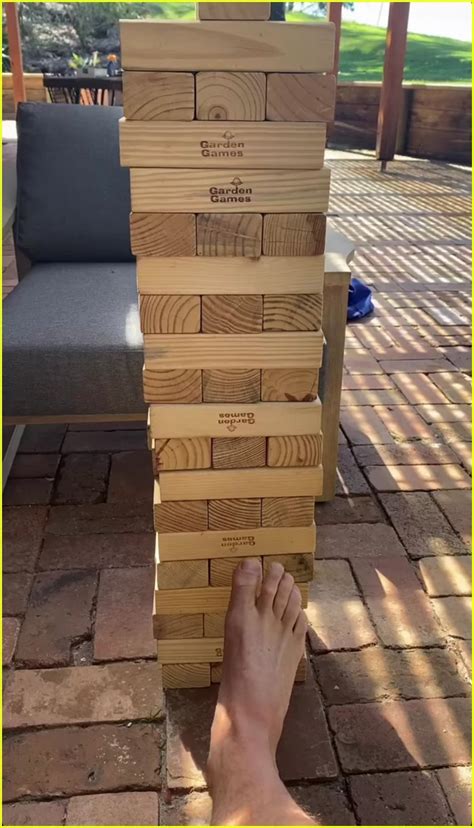 Photo Luke Evans Played A Game Of Jenga With His Feet 02 Photo