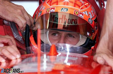 Hier bei spox erfahrt ihr, wer das. Mechaniker arbeiten an Michael Schumachers Ferrari heute ...