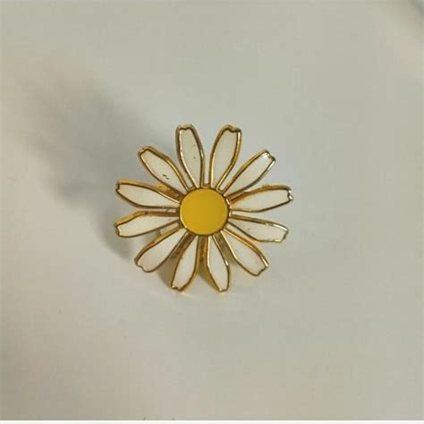 White Flower Pin In Good Vintage Condition Has A Depop