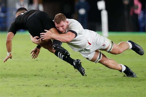 How To Rugby Tackle Someone Bigger? - FluentRugby