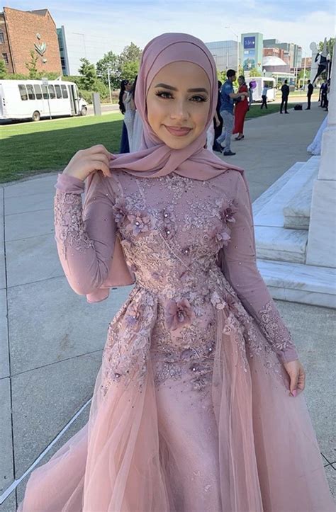 Pin By Abyss 🦋 On Hijabis Prom Dresses Long With Sleeves Hijab Prom Dress Prom Dresses Modest