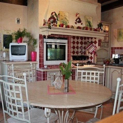 Nous vous souhaitons la bienvenue dans notre rayon chaise de salle à manger en cuir et chaise de salle à manger en polyuréthane (pu). Table en fer forgé de salle à manger - Flore ronde