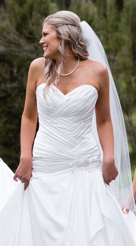 Allure Bridals Romance 2511 Preowned Wedding Dress Save 40 Stillwhite