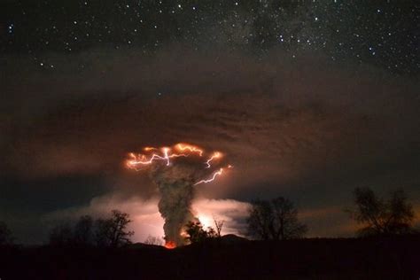 Incredible Photo Of Lightning On Top Of Volcano Ash Cloud In Chile