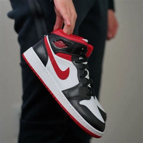 Giày Nike Air Jordan 1 Mid Gs Black Gym Red Dj4695 122 Authentic Shoes