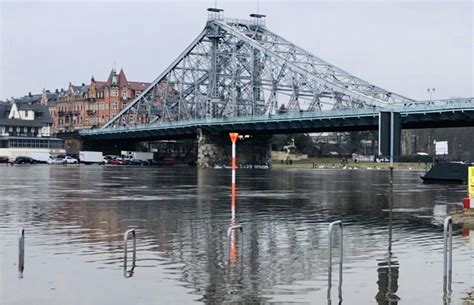 Die aufnahmen gingen am samstag schnell viral: Hochwasser in Dresden geht langsam zurück - 06.02.2021 ...