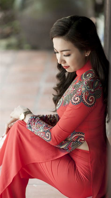 Vietnamese long dress | Vietnamese long dress, Beautiful vietnamese women, Vietnamese clothing