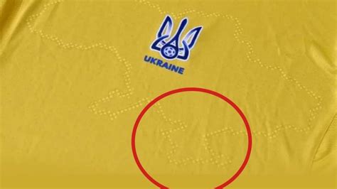 Das trikot sei ein symbol der ungeteilten heimat, schwärmt pawelko und werde die ukrainischen fußballer inspirieren, bei der em für die gesamte ukraine zu kämpfen. Ukrainische Trikots sorgen für Empörung in Russland - Sky ...