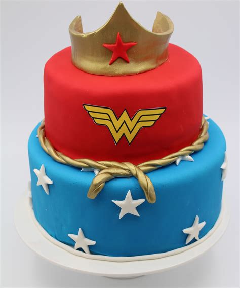 Wonder Woman Cake By Cakes By Luana Wonder Woman Cake Cake Pie Cake