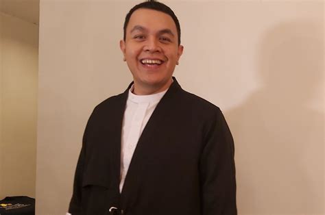 lirikata lirik lagu rayu dari marion jola. Tulus Curhat soal Adu Rayu di Konser One Intimate Night Show : Okezone Celebrity