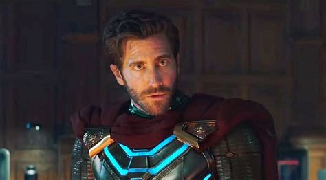 Born into the gyllenhaal family, he is the son of director stephen gyllenh. Jake Gyllenhaal Says Mysterio Isn't Really A 'Villain Or ...