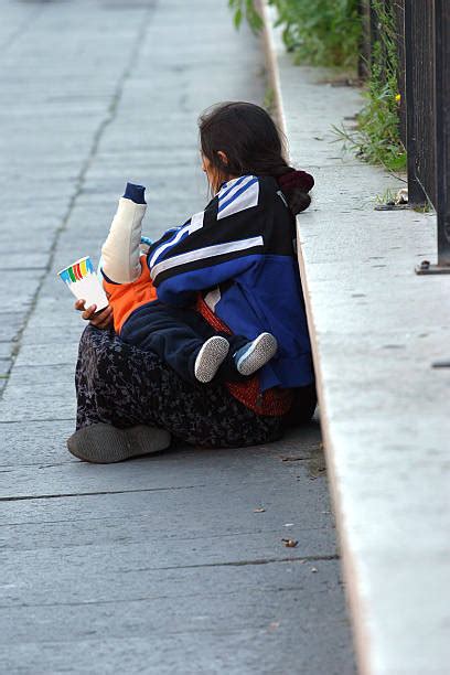 Homeless Mother And Children Stock Photos Pictures And Royalty Free
