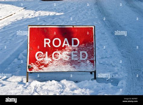 Road Closed Due To Snow Block Sign Werneth Low Road Stock Photo Alamy