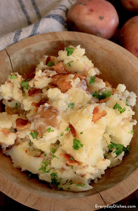 This loaded smashed red potatoes recipe is perfect as an appetizer, side dish, or game day treat. Easy Smashed Red Potatoes Recipe Video