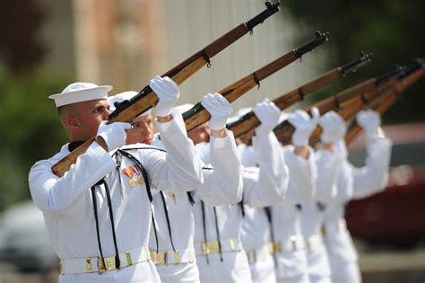 U.S. Navy Ceremonial Guard holds change of command ceremony | Features | dcmilitary.com