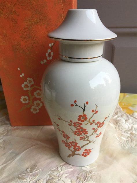 SALENIB Vintage Avon Imperial Garden Ceramic Vase With Bath Crystals