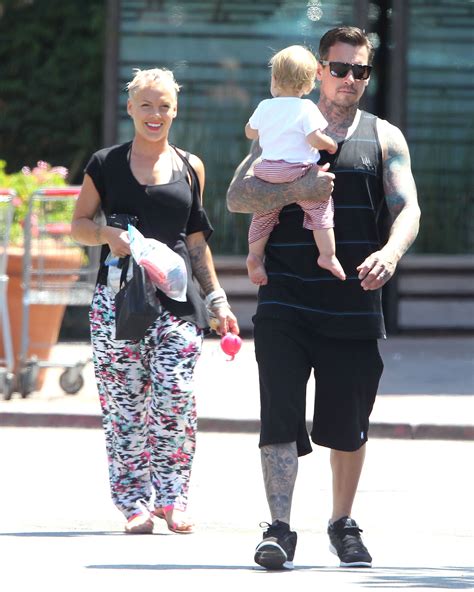 Pink, Carey Hart and baby Willow: What's for lunch? - Today's Parent